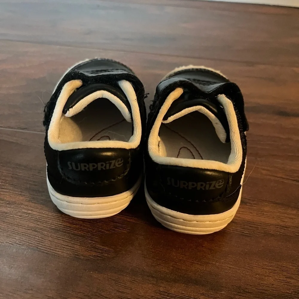 Stride Rite Alec Black Velcro Shoes-Size 4